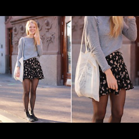 Brandy Melville Ditzy Floral Ruffle Low Back Dress - Picture 13 of 16